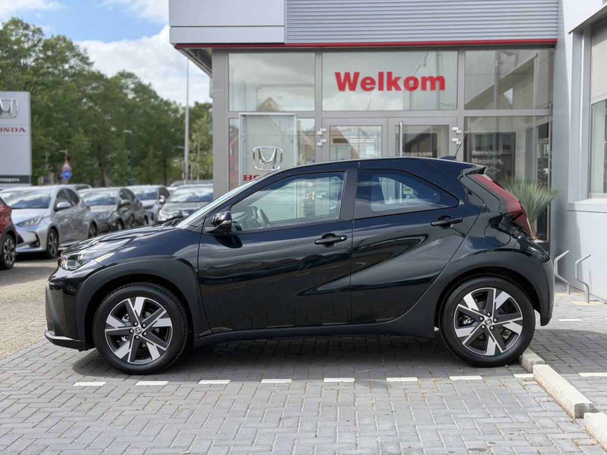 Toyota Aygo Toyota Aygo X Hybrid 115 Play + Go+ Pack Lichtmetalen velgen, Voorstoelen verwarmd, Cruise control, Climate control, Achteruitrijcamera