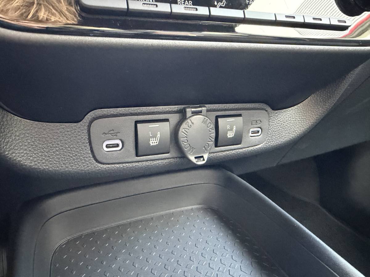 Toyota Aygo Toyota Aygo X Hybrid 115 Play + Go+ Pack Lichtmetalen velgen, Voorstoelen verwarmd, Cruise control, Climate control, Achteruitrijcamera