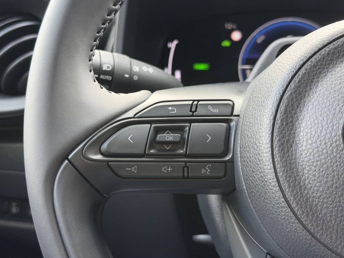 Toyota Aygo Toyota Aygo X Hybrid 115 Play + Go+ Pack Lichtmetalen velgen, Voorstoelen verwarmd, Cruise control, Climate control, Achteruitrijcamera