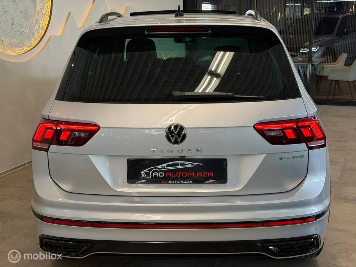 Volkswagen Tiguan Volkswagen Tiguan 1.4 TSI eHybrid R-Line Panorama/Keyless/Blindspot