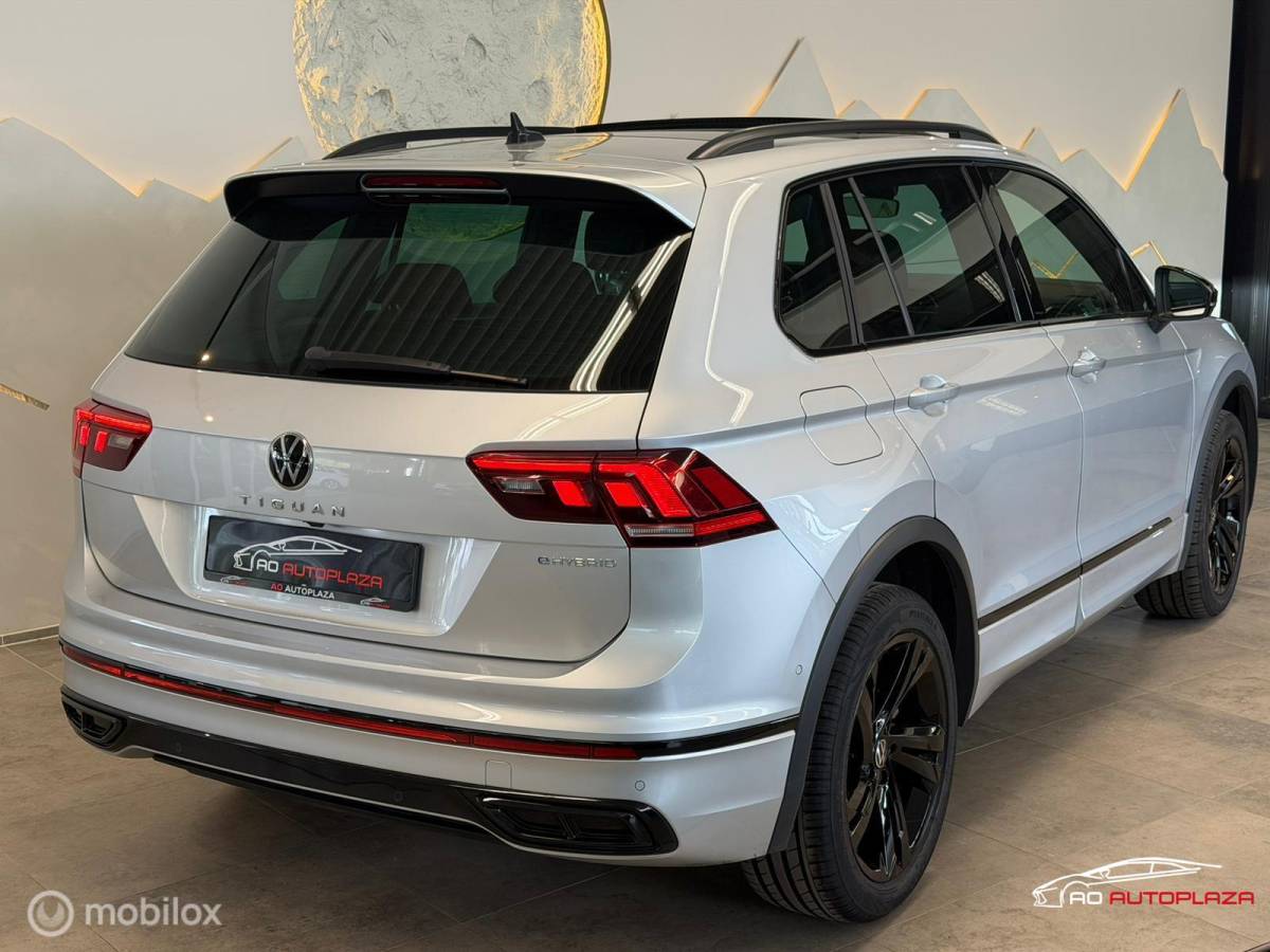 Volkswagen Tiguan Volkswagen Tiguan 1.4 TSI eHybrid R-Line Panorama/Keyless/Blindspot