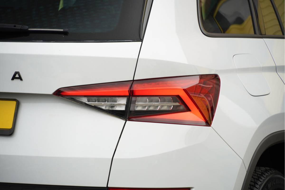 Škoda Kodiaq ŠKODA Kodiaq 1.5 TSI 150PK! Automaat Sportline Business BJ2020 Lmv 20″ | Led V+A | Pdc | Achteruitrijcamera | App-Connect | Navi | Virtual cockpit | Climate control | Cruise control | Elek. Be stoel+Mem | Sportstoelen/Sportstuur | Verwarmde voorstoelen | Zwarte hemel