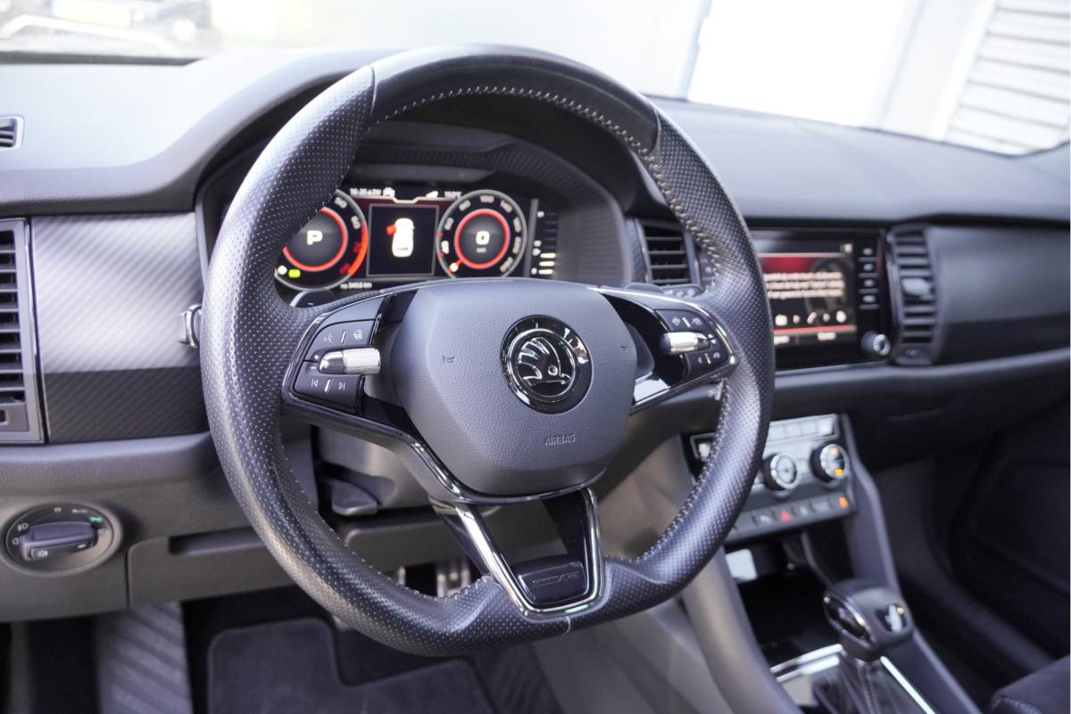 Škoda Kodiaq ŠKODA Kodiaq 1.5 TSI 150PK! Automaat Sportline Business BJ2020 Lmv 20″ | Led V+A | Pdc | Achteruitrijcamera | App-Connect | Navi | Virtual cockpit | Climate control | Cruise control | Elek. Be stoel+Mem | Sportstoelen/Sportstuur | Verwarmde voorstoelen | Zwarte hemel