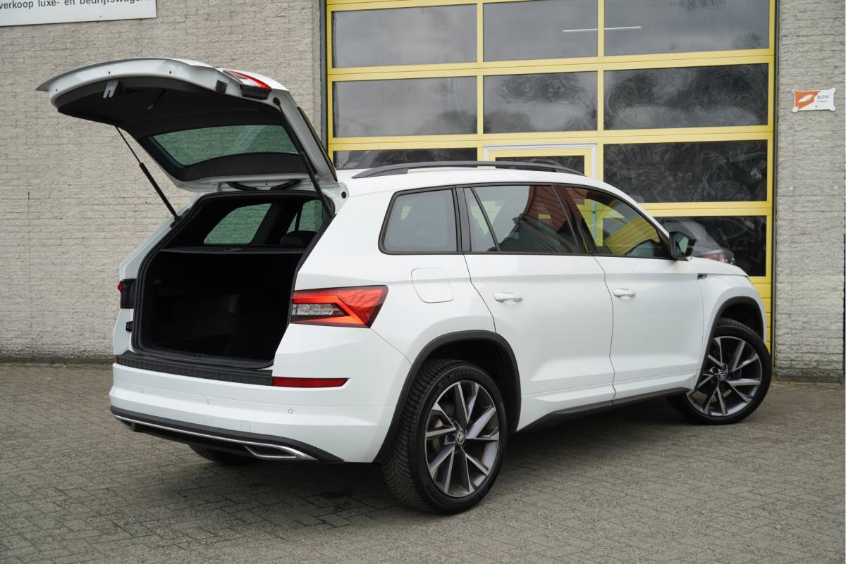 Škoda Kodiaq ŠKODA Kodiaq 1.5 TSI 150PK! Automaat Sportline Business BJ2020 Lmv 20″ | Led V+A | Pdc | Achteruitrijcamera | App-Connect | Navi | Virtual cockpit | Climate control | Cruise control | Elek. Be stoel+Mem | Sportstoelen/Sportstuur | Verwarmde voorstoelen | Zwarte hemel