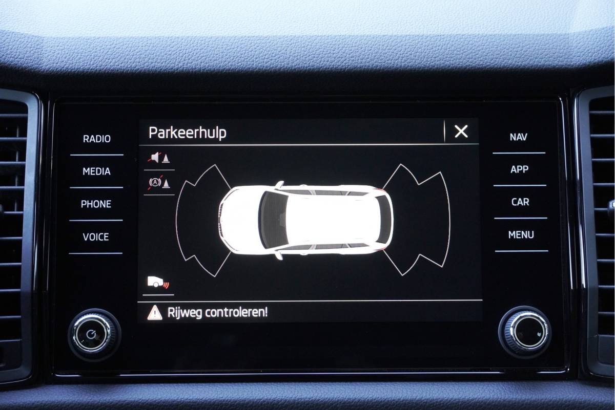 Škoda Kodiaq ŠKODA Kodiaq 1.5 TSI 150PK! Automaat Sportline Business BJ2020 Lmv 20″ | Led V+A | Pdc | Achteruitrijcamera | App-Connect | Navi | Virtual cockpit | Climate control | Cruise control | Elek. Be stoel+Mem | Sportstoelen/Sportstuur | Verwarmde voorstoelen | Zwarte hemel