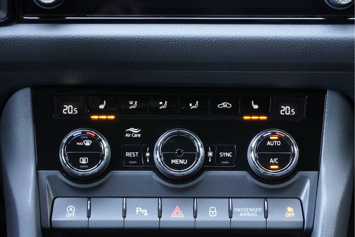 Škoda Kodiaq ŠKODA Kodiaq 1.5 TSI 150PK! Automaat Sportline Business BJ2020 Lmv 20″ | Led V+A | Pdc | Achteruitrijcamera | App-Connect | Navi | Virtual cockpit | Climate control | Cruise control | Elek. Be stoel+Mem | Sportstoelen/Sportstuur | Verwarmde voorstoelen | Zwarte hemel