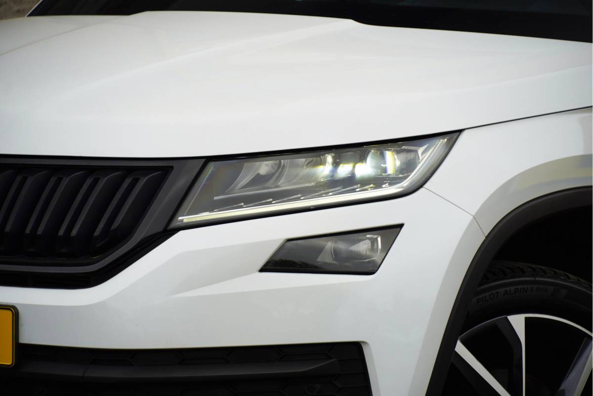 Škoda Kodiaq ŠKODA Kodiaq 1.5 TSI 150PK! Automaat Sportline Business BJ2020 Lmv 20″ | Led V+A | Pdc | Achteruitrijcamera | App-Connect | Navi | Virtual cockpit | Climate control | Cruise control | Elek. Be stoel+Mem | Sportstoelen/Sportstuur | Verwarmde voorstoelen | Zwarte hemel
