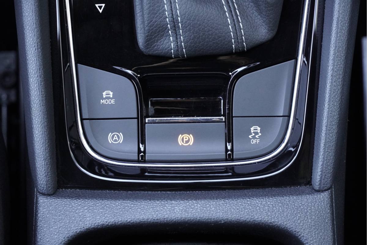 Škoda Kodiaq ŠKODA Kodiaq 1.5 TSI 150PK! Automaat Sportline Business BJ2020 Lmv 20″ | Led V+A | Pdc | Achteruitrijcamera | App-Connect | Navi | Virtual cockpit | Climate control | Cruise control | Elek. Be stoel+Mem | Sportstoelen/Sportstuur | Verwarmde voorstoelen | Zwarte hemel