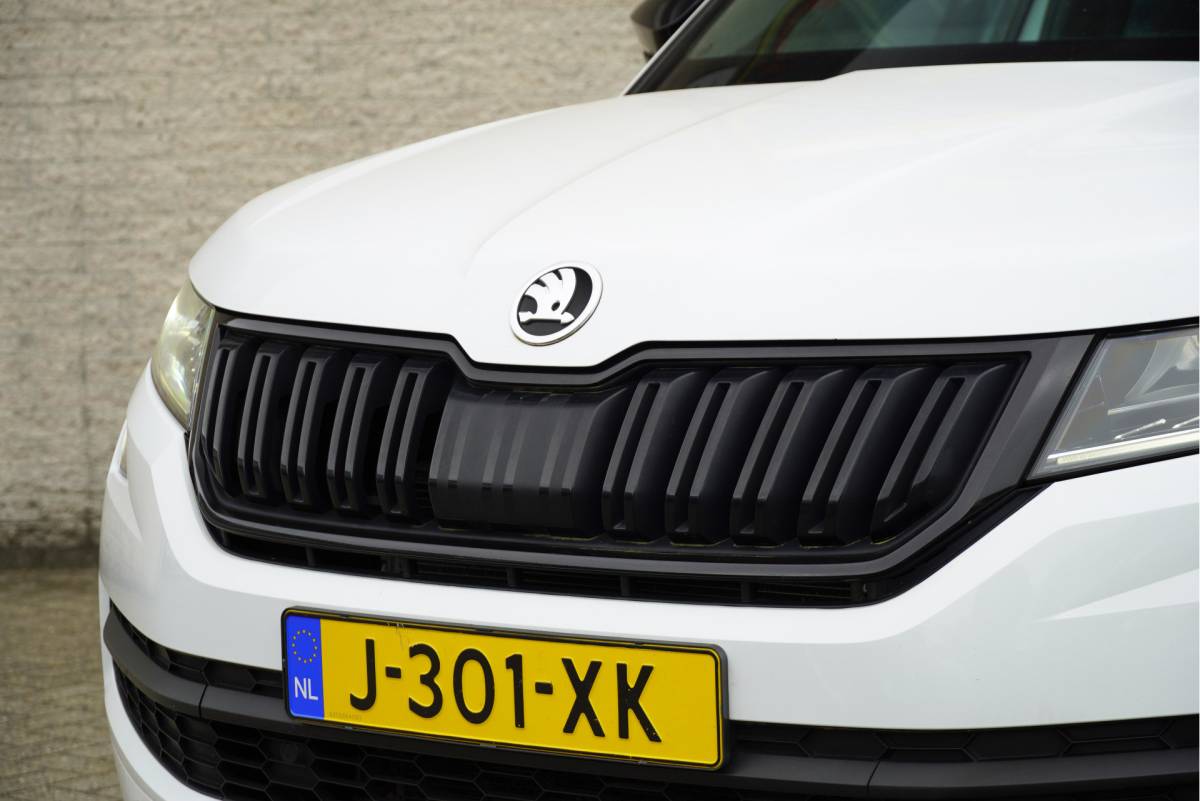 Škoda Kodiaq ŠKODA Kodiaq 1.5 TSI 150PK! Automaat Sportline Business BJ2020 Lmv 20″ | Led V+A | Pdc | Achteruitrijcamera | App-Connect | Navi | Virtual cockpit | Climate control | Cruise control | Elek. Be stoel+Mem | Sportstoelen/Sportstuur | Verwarmde voorstoelen | Zwarte hemel