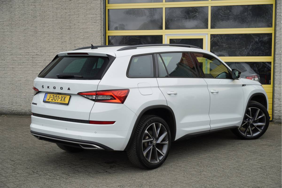 Škoda Kodiaq ŠKODA Kodiaq 1.5 TSI 150PK! Automaat Sportline Business BJ2020 Lmv 20″ | Led V+A | Pdc | Achteruitrijcamera | App-Connect | Navi | Virtual cockpit | Climate control | Cruise control | Elek. Be stoel+Mem | Sportstoelen/Sportstuur | Verwarmde voorstoelen | Zwarte hemel