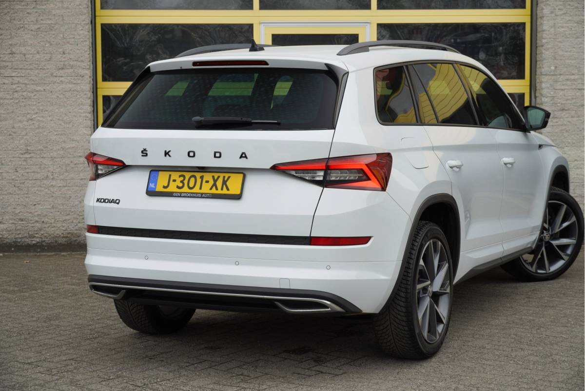 Škoda Kodiaq ŠKODA Kodiaq 1.5 TSI 150PK! Automaat Sportline Business BJ2020 Lmv 20″ | Led V+A | Pdc | Achteruitrijcamera | App-Connect | Navi | Virtual cockpit | Climate control | Cruise control | Elek. Be stoel+Mem | Sportstoelen/Sportstuur | Verwarmde voorstoelen | Zwarte hemel
