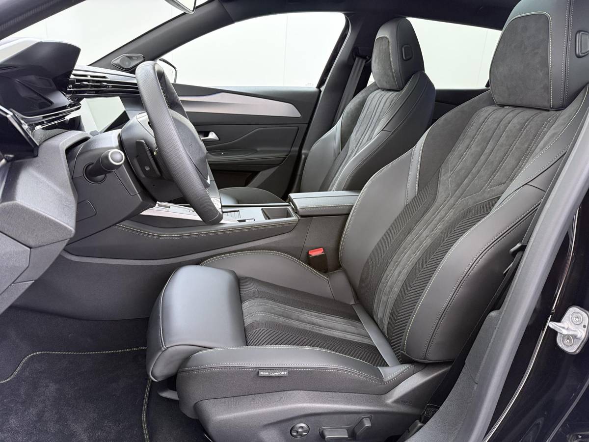 Peugeot 408 Peugeot e-408 GT 58 kWh NIEUWE AUTO 13KM!| FULL OPTION| PANO| FOCAL AUDIO| 360 CAMERA| ELEKTRISCHE ACHTERKLEP| ELEK. STOELEN| STOEL + STUURVERWARMING MET MASSAGE|