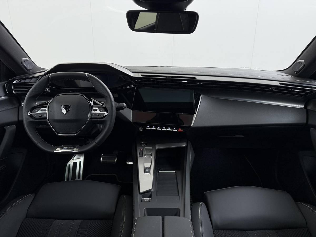 Peugeot 408 Peugeot e-408 GT 58 kWh NIEUWE AUTO 13KM!| FULL OPTION| PANO| FOCAL AUDIO| 360 CAMERA| ELEKTRISCHE ACHTERKLEP| ELEK. STOELEN| STOEL + STUURVERWARMING MET MASSAGE|