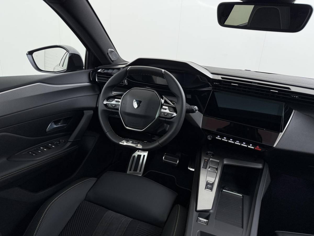 Peugeot 408 Peugeot e-408 GT 58 kWh NIEUWE AUTO 13KM!| FULL OPTION| PANO| FOCAL AUDIO| 360 CAMERA| ELEKTRISCHE ACHTERKLEP| ELEK. STOELEN| STOEL + STUURVERWARMING MET MASSAGE|
