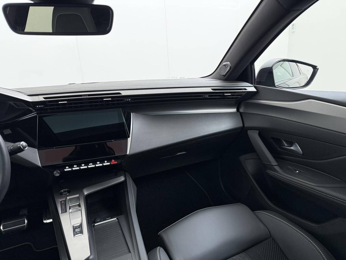 Peugeot 408 Peugeot e-408 GT 58 kWh NIEUWE AUTO 13KM!| FULL OPTION| PANO| FOCAL AUDIO| 360 CAMERA| ELEKTRISCHE ACHTERKLEP| ELEK. STOELEN| STOEL + STUURVERWARMING MET MASSAGE|