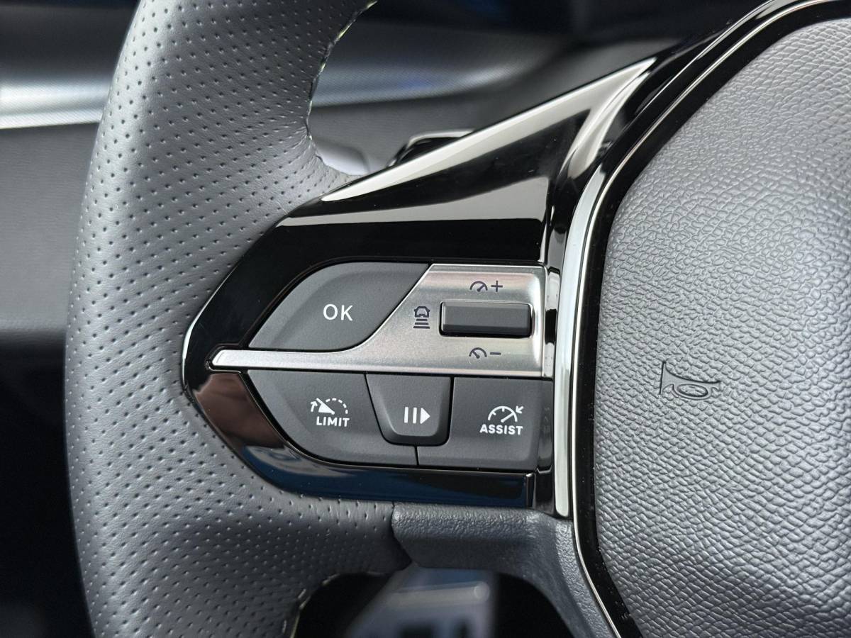 Peugeot 408 Peugeot e-408 GT 58 kWh NIEUWE AUTO 13KM!| FULL OPTION| PANO| FOCAL AUDIO| 360 CAMERA| ELEKTRISCHE ACHTERKLEP| ELEK. STOELEN| STOEL + STUURVERWARMING MET MASSAGE|