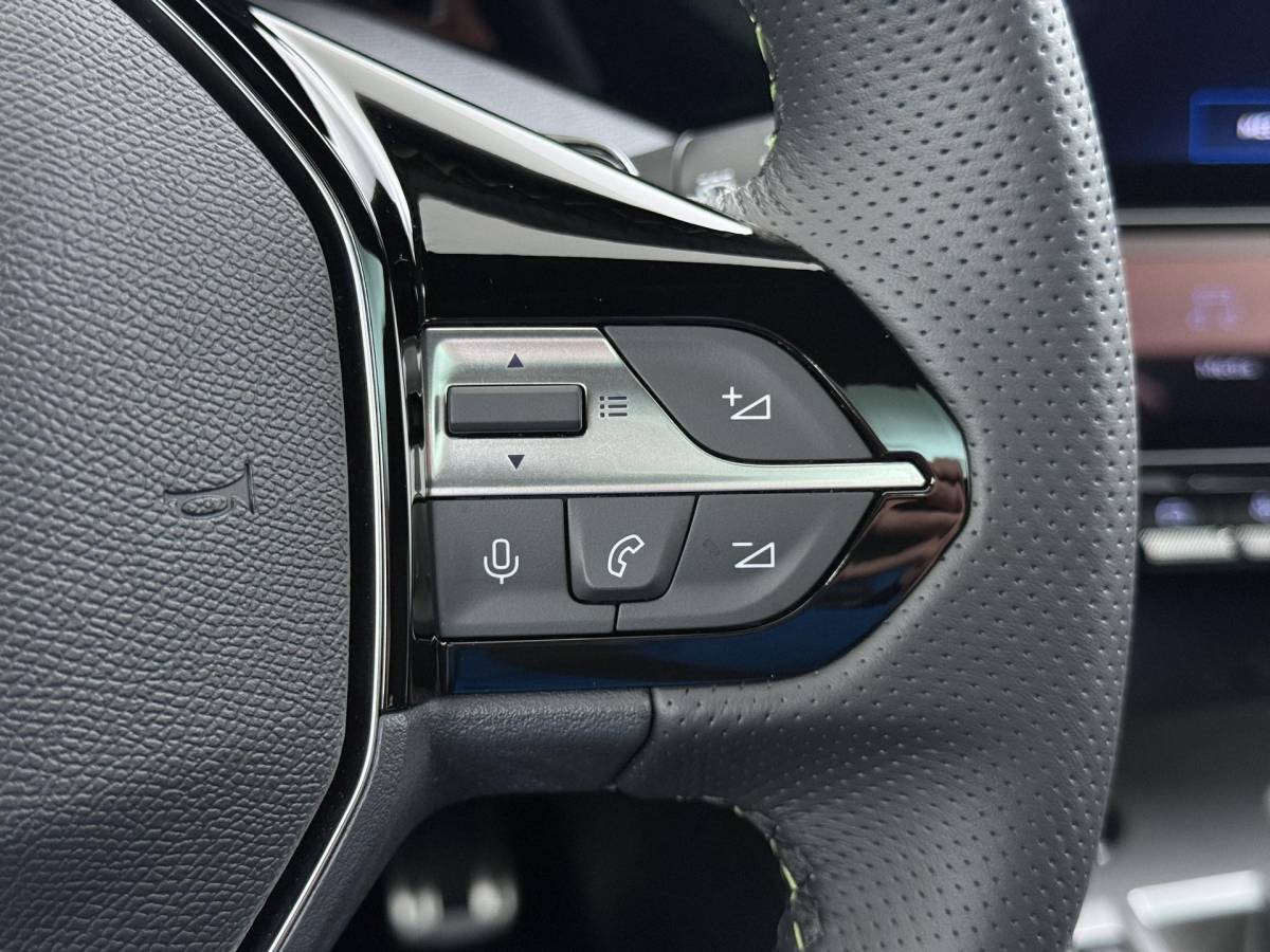 Peugeot 408 Peugeot e-408 GT 58 kWh NIEUWE AUTO 13KM!| FULL OPTION| PANO| FOCAL AUDIO| 360 CAMERA| ELEKTRISCHE ACHTERKLEP| ELEK. STOELEN| STOEL + STUURVERWARMING MET MASSAGE|