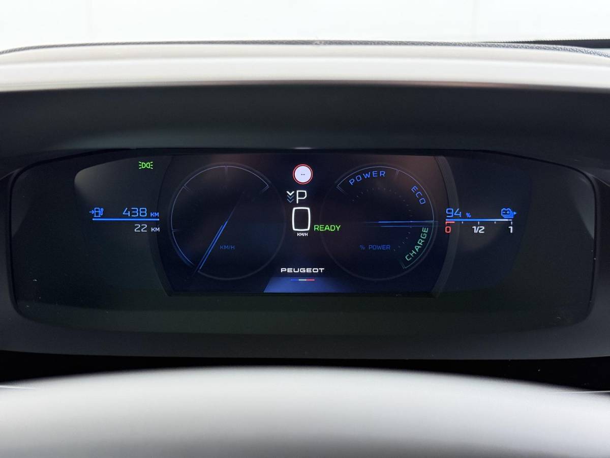 Peugeot 408 Peugeot e-408 GT 58 kWh NIEUWE AUTO 13KM!| FULL OPTION| PANO| FOCAL AUDIO| 360 CAMERA| ELEKTRISCHE ACHTERKLEP| ELEK. STOELEN| STOEL + STUURVERWARMING MET MASSAGE|