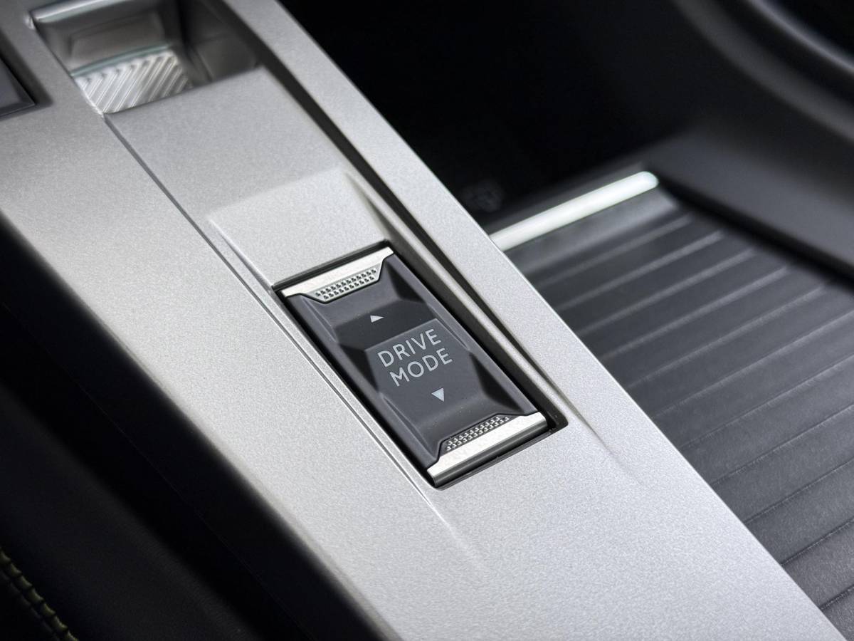 Peugeot 408 Peugeot e-408 GT 58 kWh NIEUWE AUTO 13KM!| FULL OPTION| PANO| FOCAL AUDIO| 360 CAMERA| ELEKTRISCHE ACHTERKLEP| ELEK. STOELEN| STOEL + STUURVERWARMING MET MASSAGE|