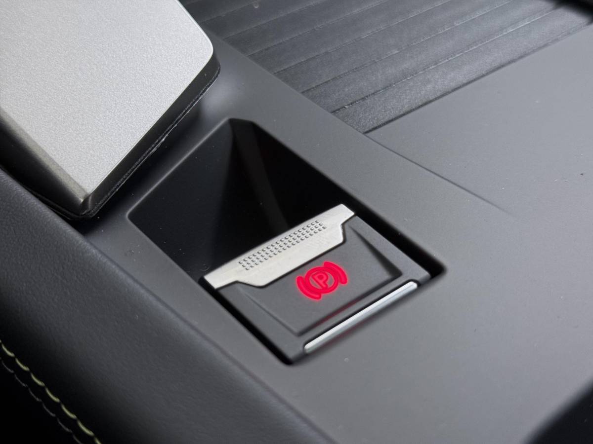 Peugeot 408 Peugeot e-408 GT 58 kWh NIEUWE AUTO 13KM!| FULL OPTION| PANO| FOCAL AUDIO| 360 CAMERA| ELEKTRISCHE ACHTERKLEP| ELEK. STOELEN| STOEL + STUURVERWARMING MET MASSAGE|