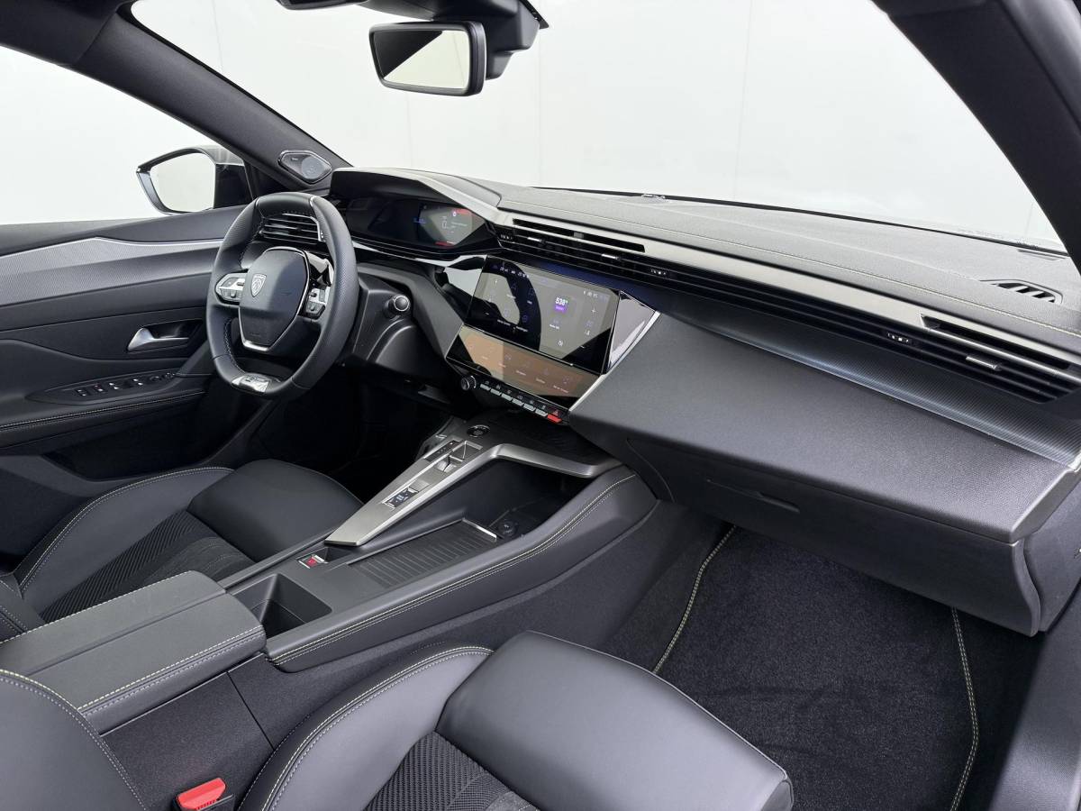 Peugeot 408 Peugeot e-408 GT 58 kWh NIEUWE AUTO 13KM!| FULL OPTION| PANO| FOCAL AUDIO| 360 CAMERA| ELEKTRISCHE ACHTERKLEP| ELEK. STOELEN| STOEL + STUURVERWARMING MET MASSAGE|