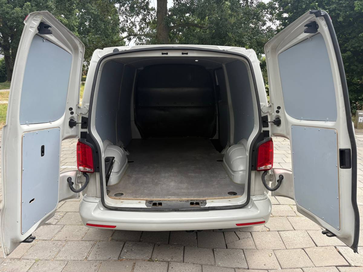 Volkswagen Transporter Volkswagen TRANSPORTER 2.0 TDI L2H1 150PK!|DSG Automaat|cruise control|airco|achteruitrijcamera|apple carplay|drie zitplaatsen