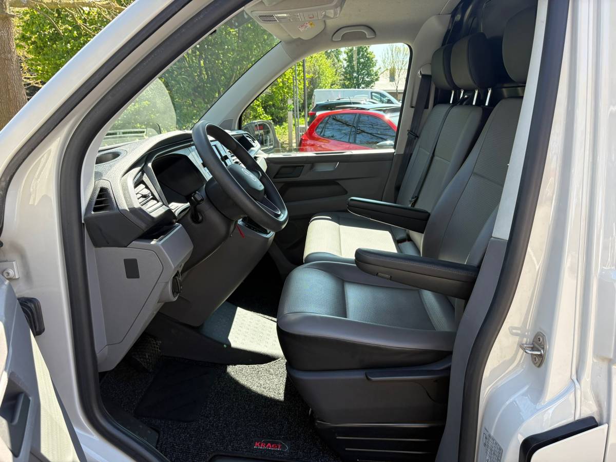 Volkswagen Transporter Volkswagen TRANSPORTER 2.0 TDI L2H1 150PK!|DSG Automaat|cruise control|airco|achteruitrijcamera|apple carplay|drie zitplaatsen