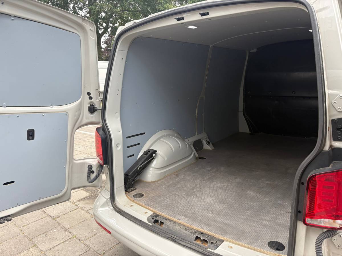 Volkswagen Transporter Volkswagen TRANSPORTER 2.0 TDI L2H1 150PK!|DSG Automaat|cruise control|airco|achteruitrijcamera|apple carplay|drie zitplaatsen