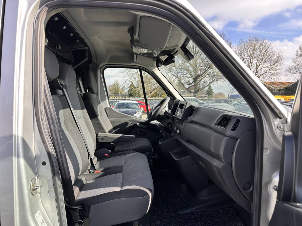 Renault Master Renault Master T35 2.3 dCi 180 L2H2 Energy ( 3-Pers ) *REFRIGERATED | DOUBLE-SLIDINGDOORS | CAMERA | AIRCO | BLINDSPOT | CRUISE | PDC | TOWBAR*