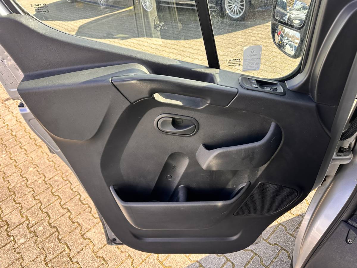 Renault Master Renault Master T35 2.3 dCi 180 L2H2 Energy ( 3-Pers ) *REFRIGERATED | DOUBLE-SLIDINGDOORS | CAMERA | AIRCO | BLINDSPOT | CRUISE | PDC | TOWBAR*