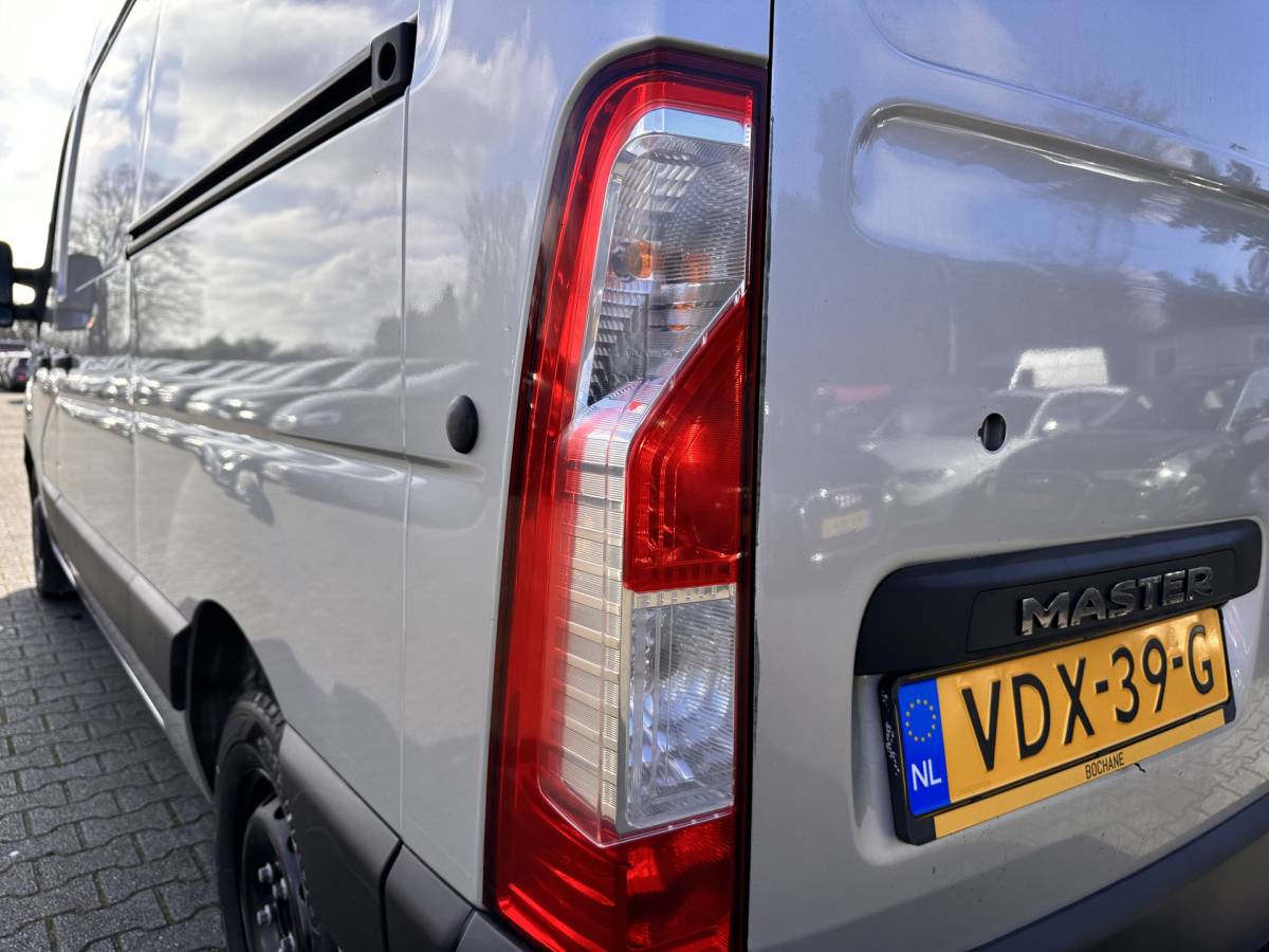 Renault Master Renault Master T35 2.3 dCi 180 L2H2 Energy ( 3-Pers ) *REFRIGERATED | DOUBLE-SLIDINGDOORS | CAMERA | AIRCO | BLINDSPOT | CRUISE | PDC | TOWBAR*