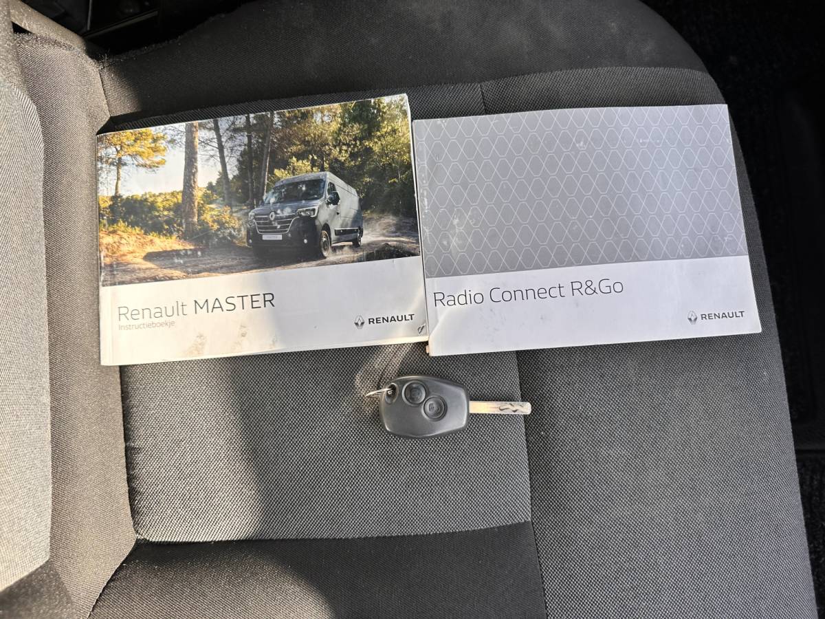 Renault Master Renault Master T35 2.3 dCi 180 L2H2 Energy ( 3-Pers ) *REFRIGERATED | DOUBLE-SLIDINGDOORS | CAMERA | AIRCO | BLINDSPOT | CRUISE | PDC | TOWBAR*
