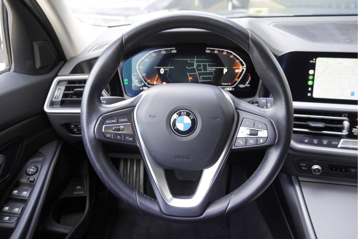 BMW 3 Serie BMW 3-serie Touring 318i Automaat! Business Edition Plus BJ2022 Lmv 17″ | Led V+A | Pdc | Elek. achterklep | App-Connect | Navi | Virtual cockpit | Climate control | Cruise control | Lederen bekleding | Sportstoelen | Verwarmde voorstoelen | Getint glas