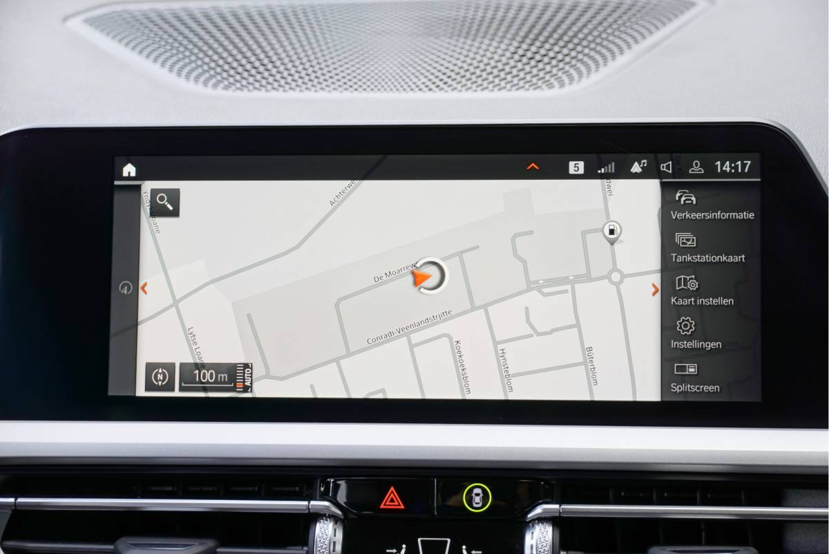 BMW 3 Serie BMW 3-serie Touring 318i Automaat! Business Edition Plus BJ2022 Lmv 17″ | Led V+A | Pdc | Elek. achterklep | App-Connect | Navi | Virtual cockpit | Climate control | Cruise control | Lederen bekleding | Sportstoelen | Verwarmde voorstoelen | Getint glas