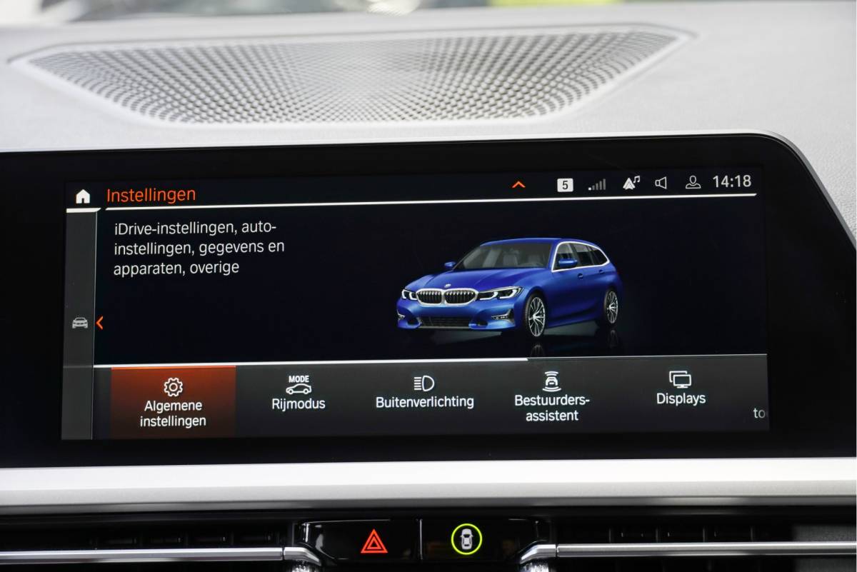 BMW 3 Serie BMW 3-serie Touring 318i Automaat! Business Edition Plus BJ2022 Lmv 17″ | Led V+A | Pdc | Elek. achterklep | App-Connect | Navi | Virtual cockpit | Climate control | Cruise control | Lederen bekleding | Sportstoelen | Verwarmde voorstoelen | Getint glas
