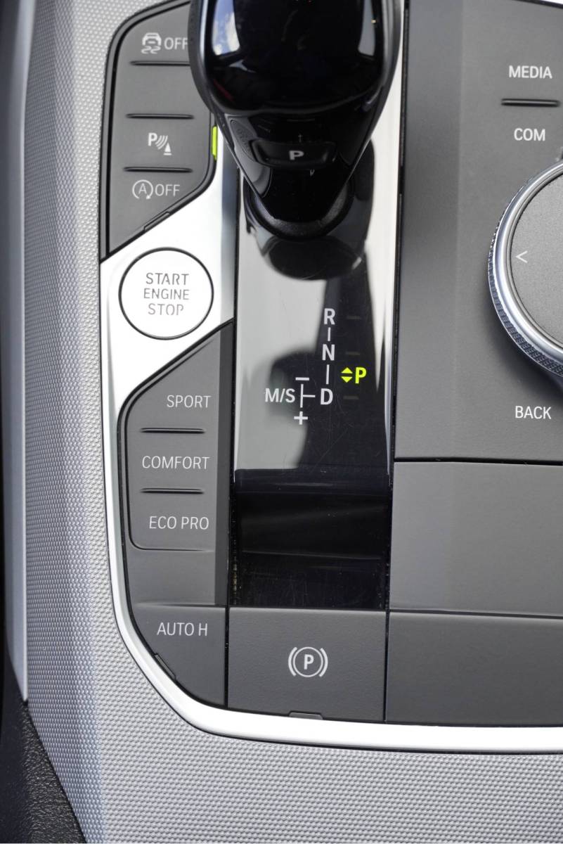 BMW 3 Serie BMW 3-serie Touring 318i Automaat! Business Edition Plus BJ2022 Lmv 17″ | Led V+A | Pdc | Elek. achterklep | App-Connect | Navi | Virtual cockpit | Climate control | Cruise control | Lederen bekleding | Sportstoelen | Verwarmde voorstoelen | Getint glas