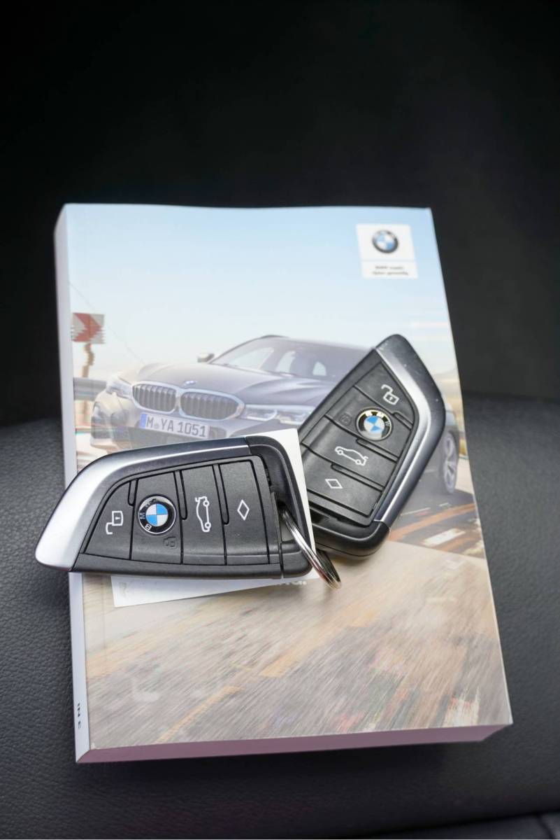 BMW 3 Serie BMW 3-serie Touring 318i Automaat! Business Edition Plus BJ2022 Lmv 17″ | Led V+A | Pdc | Elek. achterklep | App-Connect | Navi | Virtual cockpit | Climate control | Cruise control | Lederen bekleding | Sportstoelen | Verwarmde voorstoelen | Getint glas