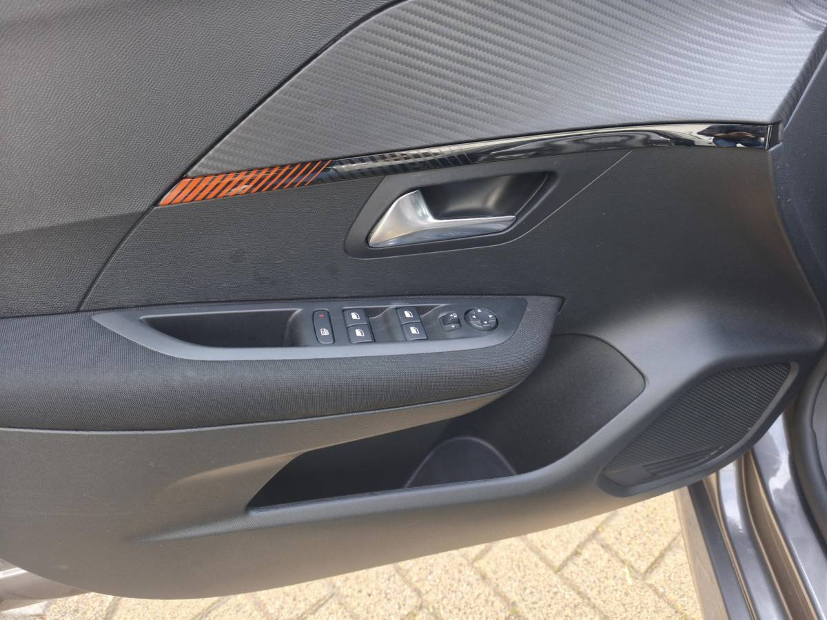 Peugeot 208 Peugeot 208 1.2 PureTech Active Pack  Led Navigatie Carplay Cruise-Control  Lane-Assist