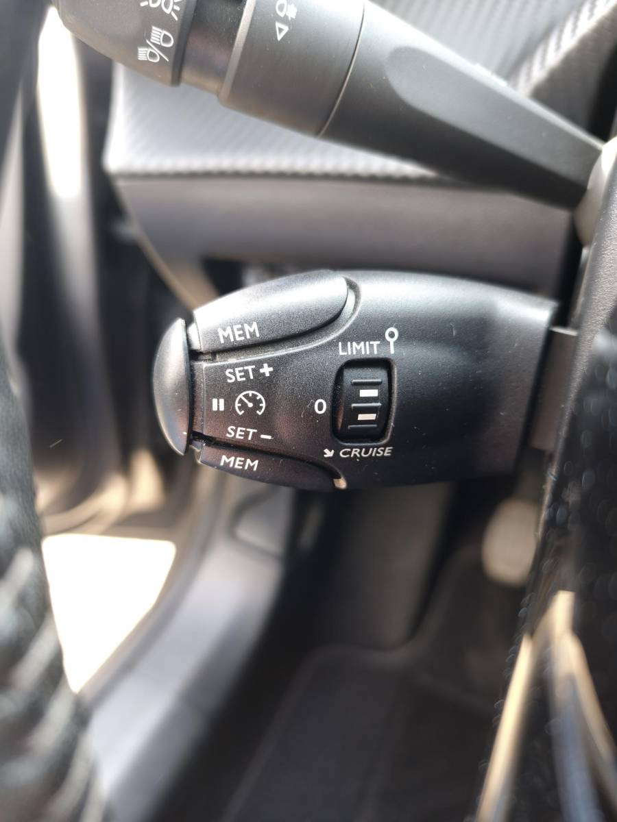 Peugeot 208 Peugeot 208 1.2 PureTech Active Pack  Led Navigatie Carplay Cruise-Control  Lane-Assist