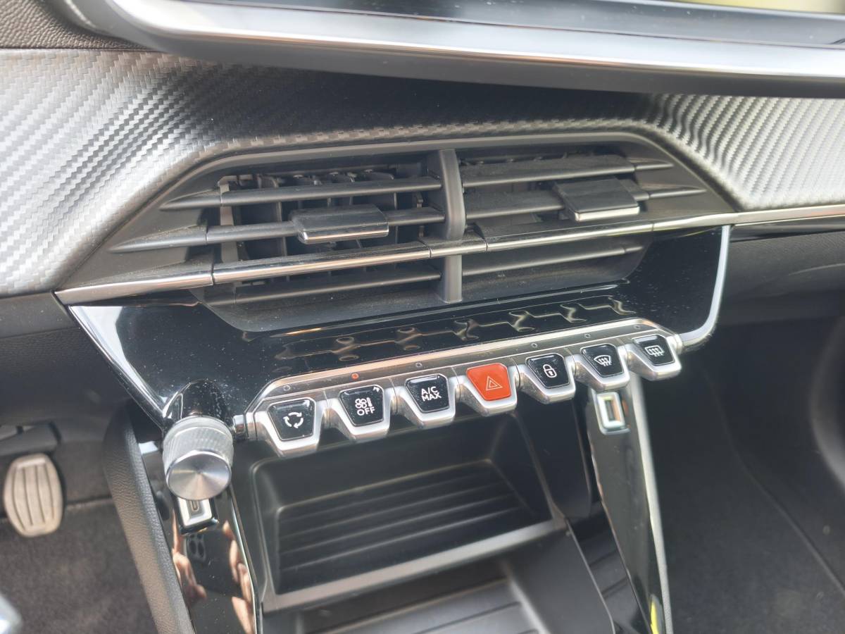 Peugeot 208 Peugeot 208 1.2 PureTech Active Pack  Led Navigatie Carplay Cruise-Control  Lane-Assist