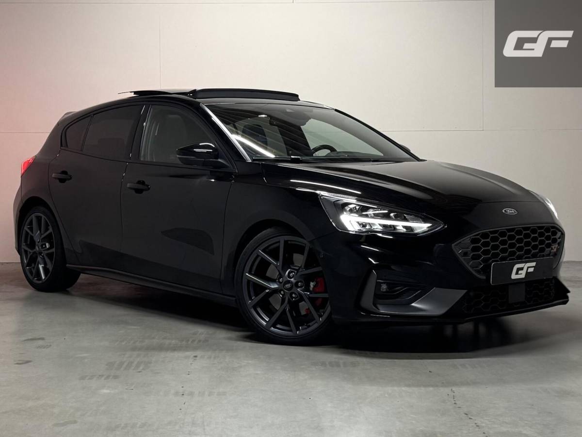 Ford Focus Ford Focus 2.3 EcoBoost ST-3 Pano Camera Recaro Navi Stoelv