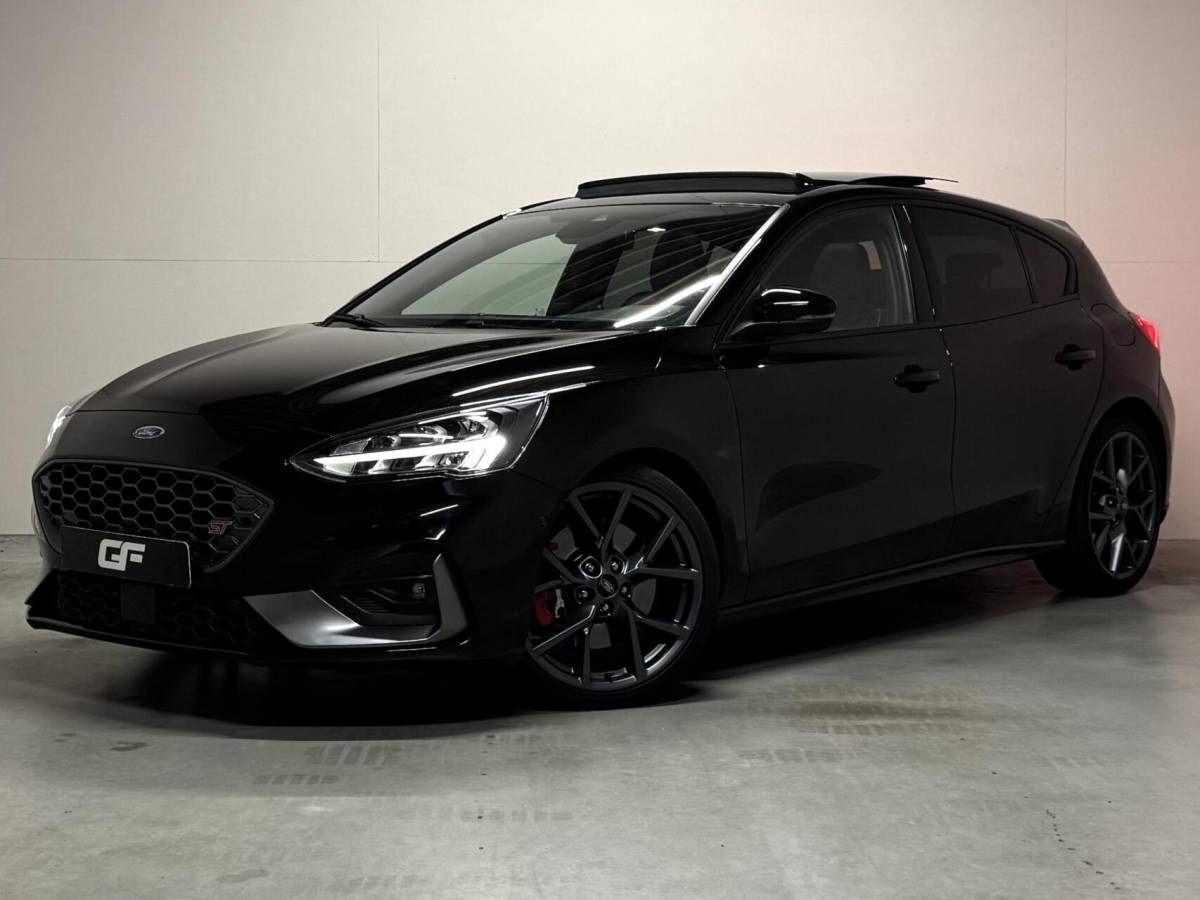 Ford Focus Ford Focus 2.3 EcoBoost ST-3 Pano Camera Recaro Navi Stoelv