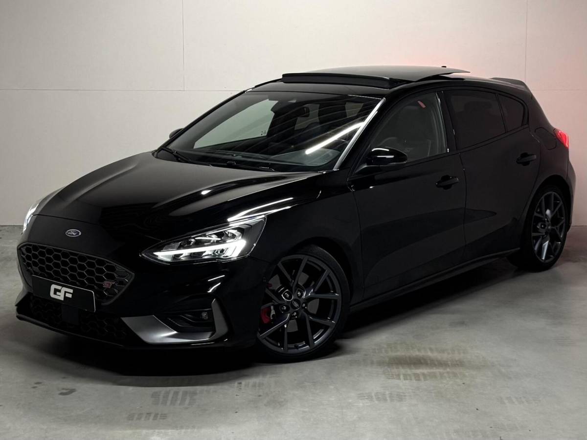 Ford Focus Ford Focus 2.3 EcoBoost ST-3 Pano Camera Recaro Navi Stoelv