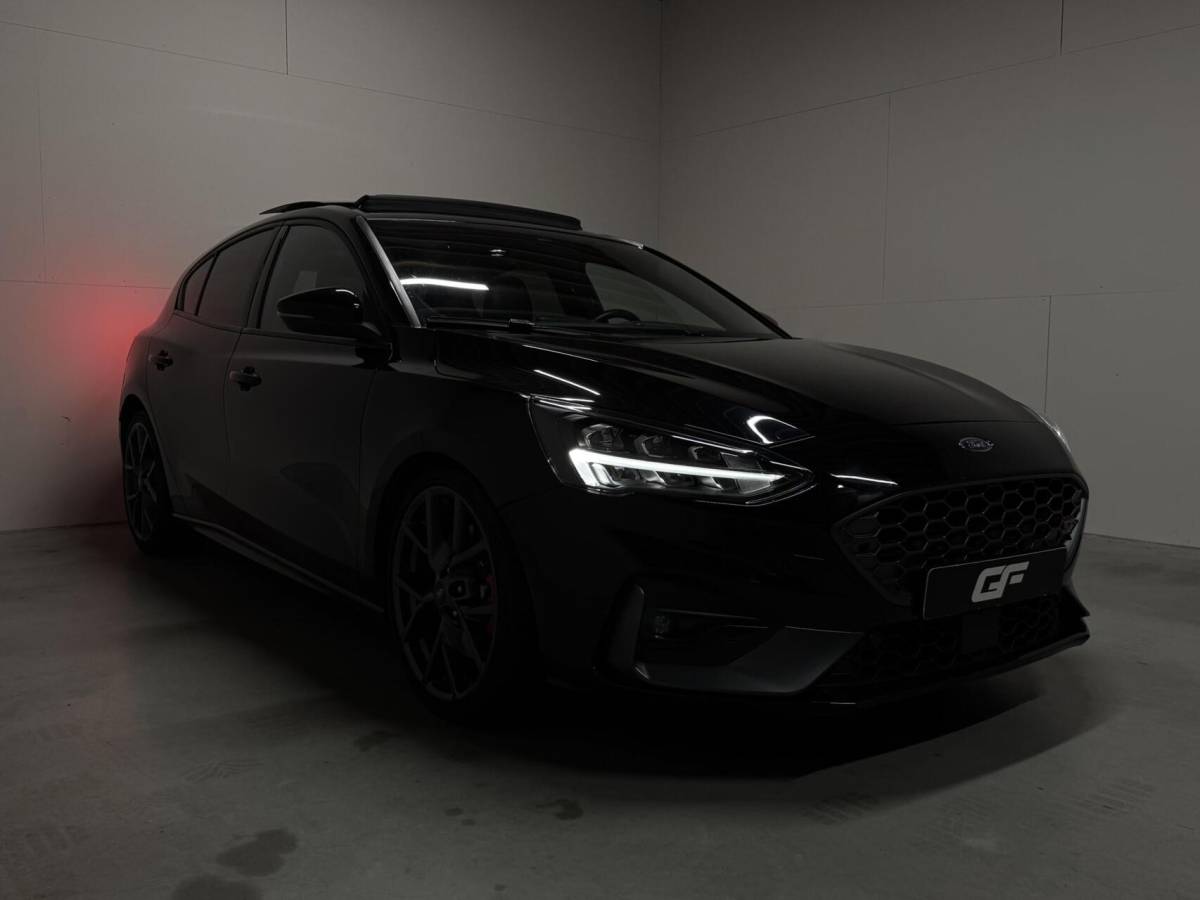 Ford Focus Ford Focus 2.3 EcoBoost ST-3 Pano Camera Recaro Navi Stoelv