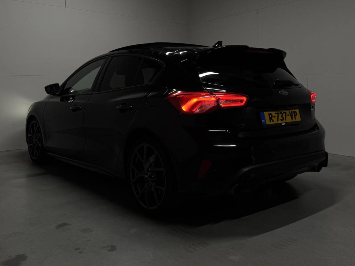 Ford Focus Ford Focus 2.3 EcoBoost ST-3 Pano Camera Recaro Navi Stoelv