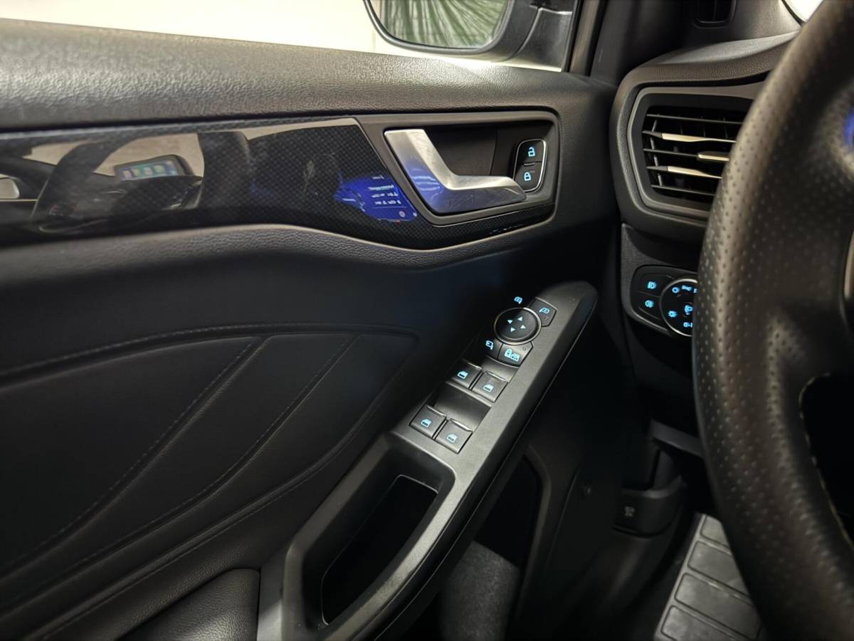 Ford Focus Ford Focus 2.3 EcoBoost ST-3 Pano Camera Recaro Navi Stoelv