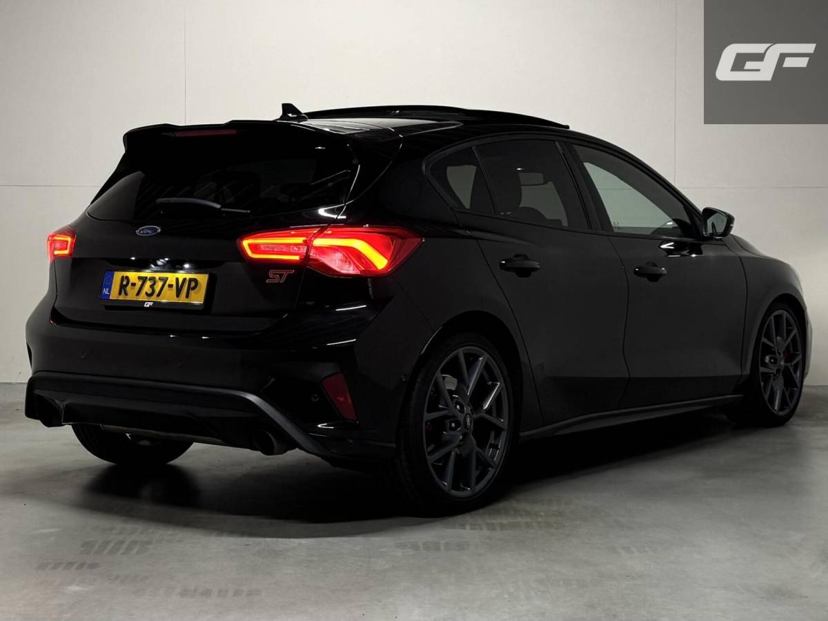 Ford Focus Ford Focus 2.3 EcoBoost ST-3 Pano Camera Recaro Navi Stoelv