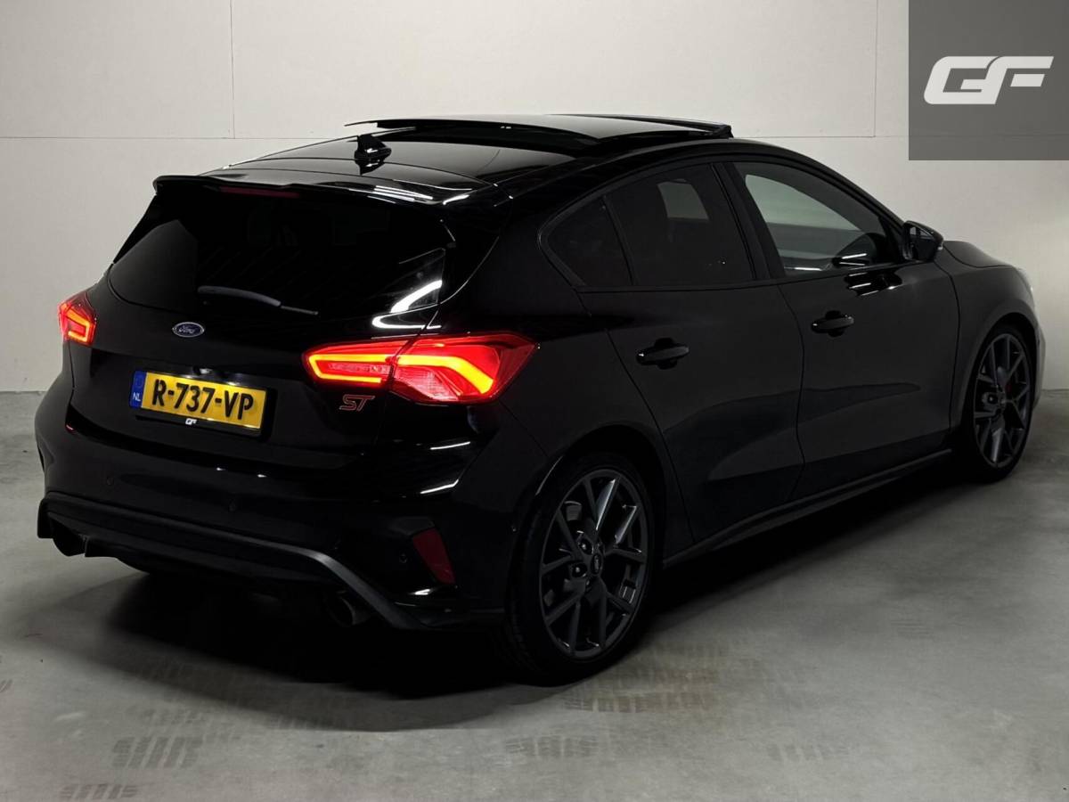 Ford Focus Ford Focus 2.3 EcoBoost ST-3 Pano Camera Recaro Navi Stoelv