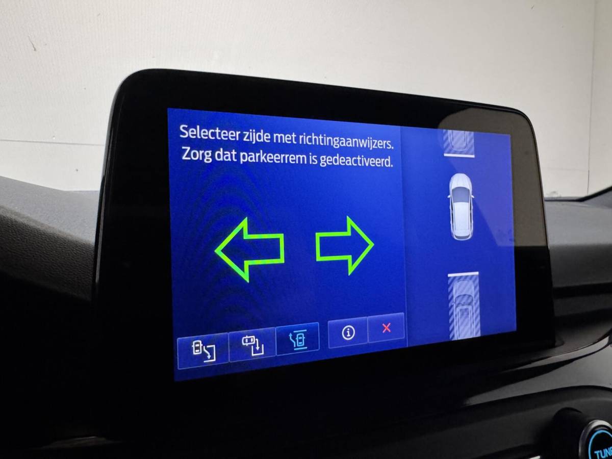 Ford Focus Ford Focus 2.3 EcoBoost ST-3 Pano Camera Recaro Navi Stoelv