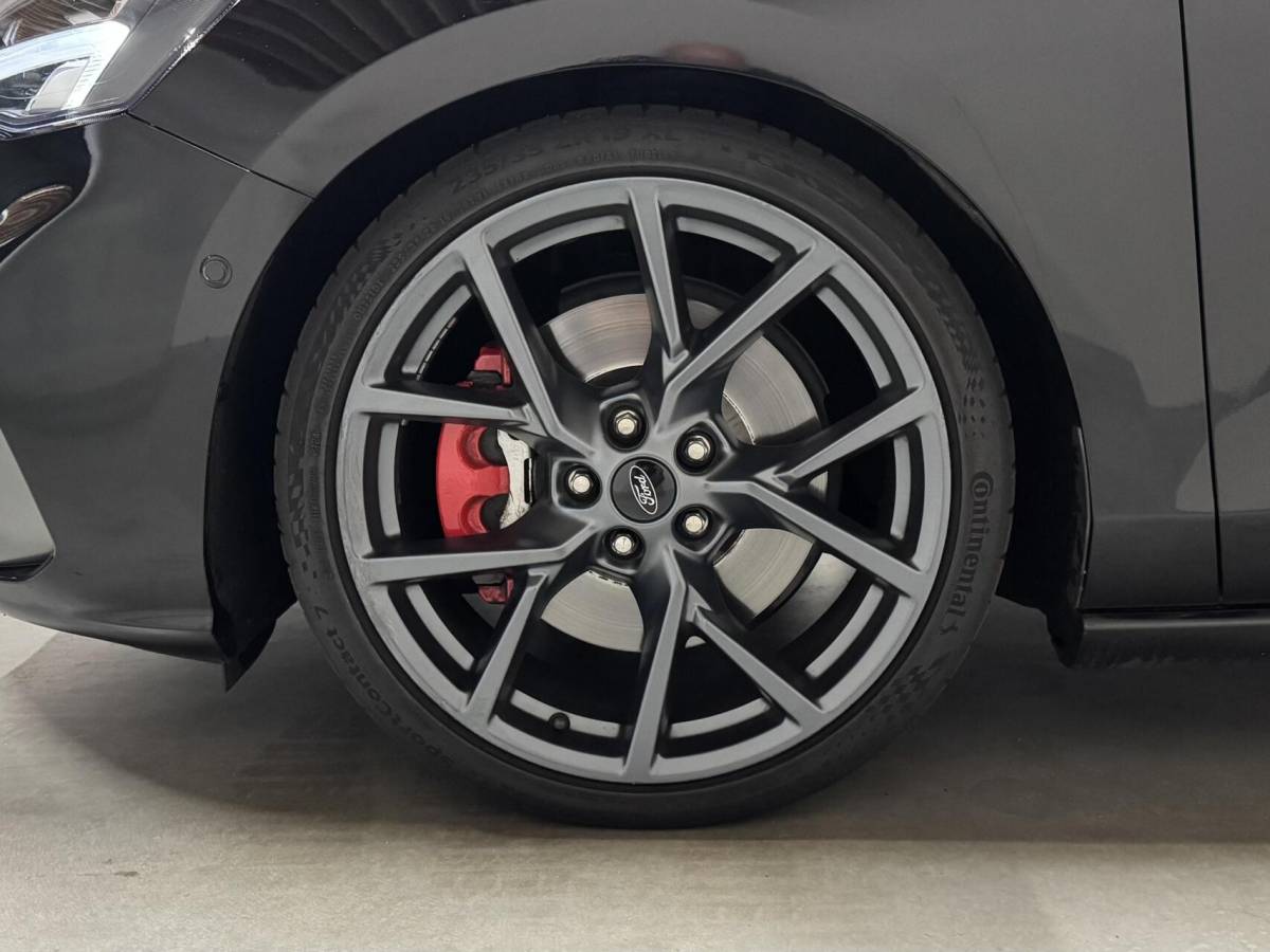 Ford Focus Ford Focus 2.3 EcoBoost ST-3 Pano Camera Recaro Navi Stoelv